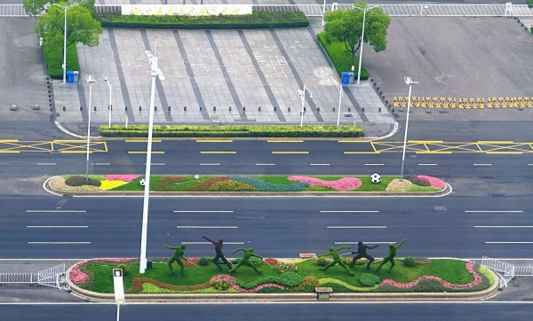 万通资本 “苏超”持续火爆, 景观小品扮靓南京城市风景